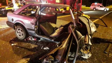 Veículo bateu na lateral da caminhonete em Guaimbê — Foto: Nova TV/ Divulgação.