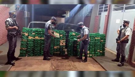 Foram apreendidos um total de 692 tabletes de maconha, totalizando quase 700 quilos. Foto: PMRv