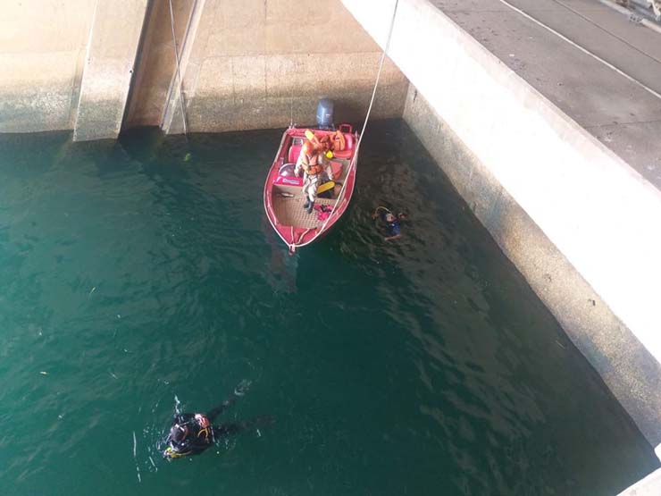 Bombeiros resgatam corpo de trabalhador que se afogou enquanto trabalhava em usina de Três Lagoas (MS) — Foto: 5° GBM/Divulgação.