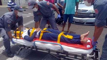 Funcionária da zona azul sofreu escoriações e contusões pelo corpo, felizmente sem muita gravidade. Foto: MANOEL MESSIAS/Agência