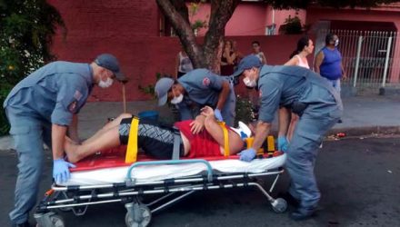 Aposentado sofreu escoriações pelo corpo, grave contusão na perna direita (canela e dobra do pé) e deslocamento do fêmur. Foto: MANOEL MESSIAS/Agência