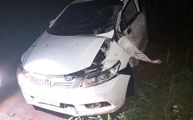 Honda Civic sofreu grande destruição após sofrer capotamento na rodovia da Integração. Fotos: DIVULGAÇÃO