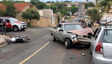 Acusados bateram moto contra veículo durante fuga alucinada. Foto: Divulgação