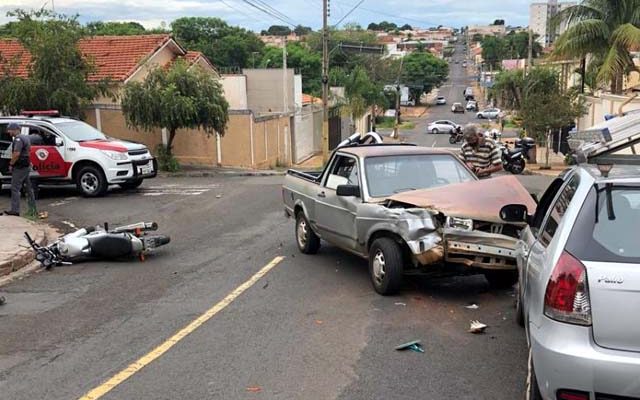 Acusados bateram moto contra veículo durante fuga alucinada. Foto: Divulgação