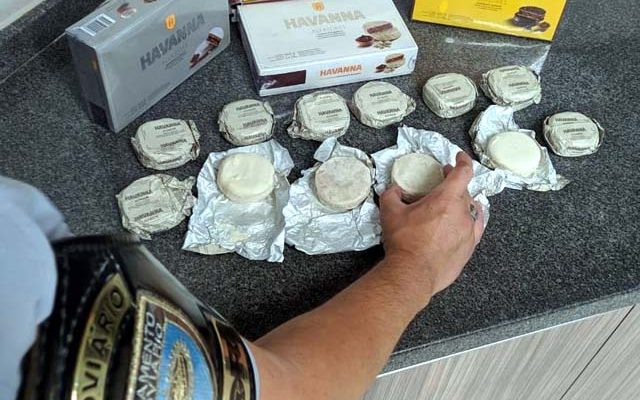 Doces tradicionais em países hispano-americanos estavam recheados com cocaína — Foto: Polícia Militar Rodoviária