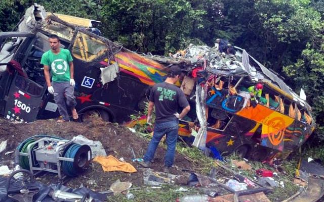 Ônibus sai da pista de Curva da Santa, em Guaratuba e deixa mortos e feridos
REPRODUÇÃO REDES SOCIAIS