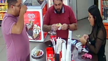 Imagens de câmeras de segurança flagram a ação da dupla na farmácia e, posteriormente, se juntam a mais um elemento na lanchonete. Foto: Reprodução