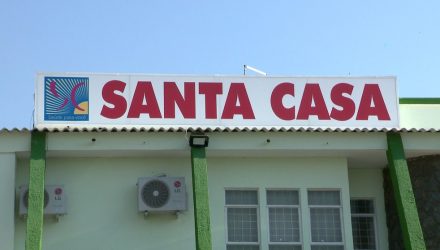 Criança morreu na Santa Casa de Misericórdia de Osvaldo Cruz depois de ingerir produto ácido — Foto: TV Fronteira