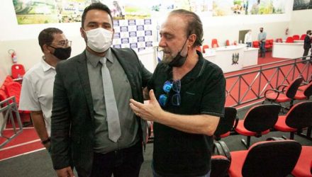 Prefeito Mário Celso Lopes (dir.) e o presidente da Câmara Rodrigo Prando, o "Coxinha". Foto: Secom?prefeitura
