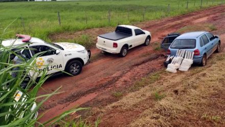 Caminhonete e carro com drogas foram abordados neste domingo (17) em Avaí — Foto: Polícia Rodoviária/Divulgação