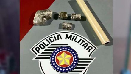 A droga e o material para embalagem localizados foram apreendidos pela Polícia Civil. Foto: PM/DIVULGAÇÃO