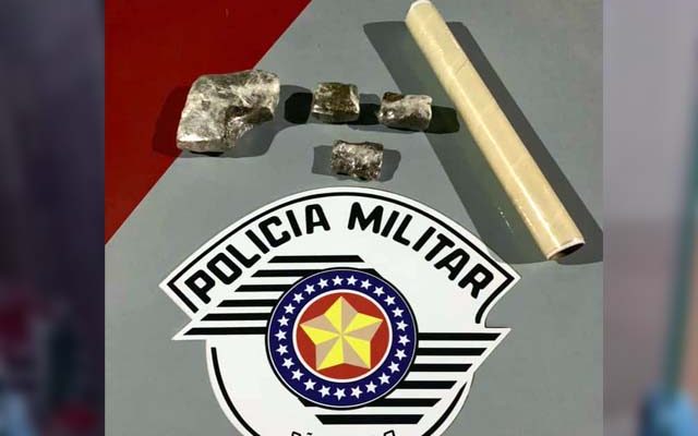 A droga e o material para embalagem localizados foram apreendidos pela Polícia Civil. Foto: PM/DIVULGAÇÃO