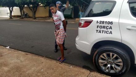 O desempregado M. H. S. P., 18 anos, foi indiciado por tráfico de entorpecentes e permaneceu à disposição da justiça. Foto: MANOEL MESSIAS/Agência