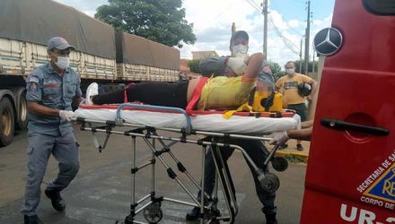 Mulher foi socorrida com traumatismo craniano grave e foi transferida para Araçatuba. Foto: MANOEL MESSIAS/Agência