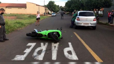 Tanto a motocicleta, como o automóvel sofreram pequenos danos. Foto: Divulgação