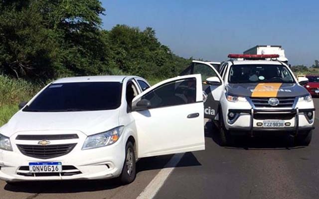 Quadrilha foi abordada e presa na Castello Branco a bordo de um GM Onix. Foto: Divulgação