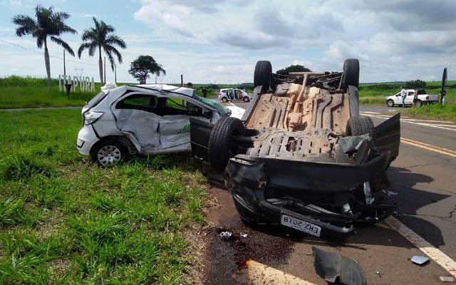Acidente aconteceu na Rodovia dos Barrageiros, no trevo de acesso à cidade de Itapura. Foto: Whats App