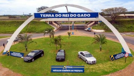 O prefeito de Andradina/SP vai leiloar três carros de luxo para investir no combate ao Coronavírus em Andradina. Foto: Secom/Prefeitura