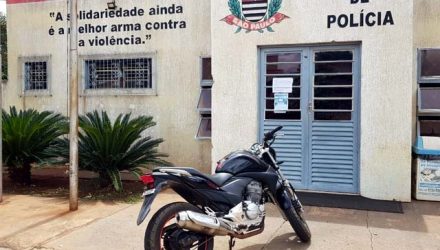 Moto furtada em Murutinga foi recuperada na zona rural de Castilho. Foto: DIVULGAÇÃO/Polícia Civil