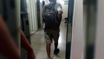 Pedreiro foi indiciado por porte de entorpecentes e liberado ao final da ocorrência. Foto: MANOEL MESSIAS/Agência
