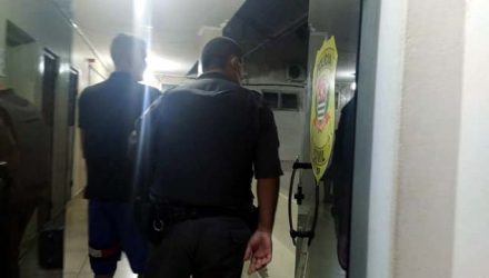 O braçal L. C. S. L., de 29 anos, foi indiciado por tráfico de drogas e permaneceu à disposição da Justiça. Foto: MANOEL MESSIAS/Agência