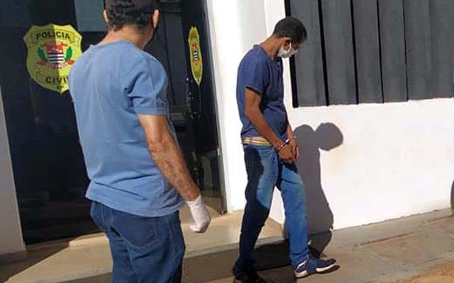Acusado foi encaminhado pela Polícia Civil para a cadeia de Pereira Barreto, à disposição da Justiça. Foto: MANOEL MESSIAS/Agência