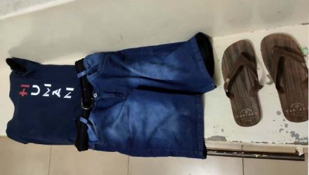 Foram recuperados camiseta, bermuda e chinelo furtados da loja e que acusado usava na hora do crime. Foto: PM/Divulgação