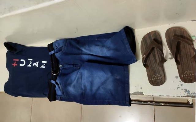 Foram recuperados camiseta, bermuda e chinelo furtados da loja e que acusado usava na hora do crime. Foto: PM/Divulgação