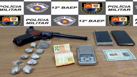 Arma de origem alemã usada na Segunda Guerra Mundial foi apreendida pela polícia em Araçatuba (SP) — Foto: Polícia Militar/Divulgação