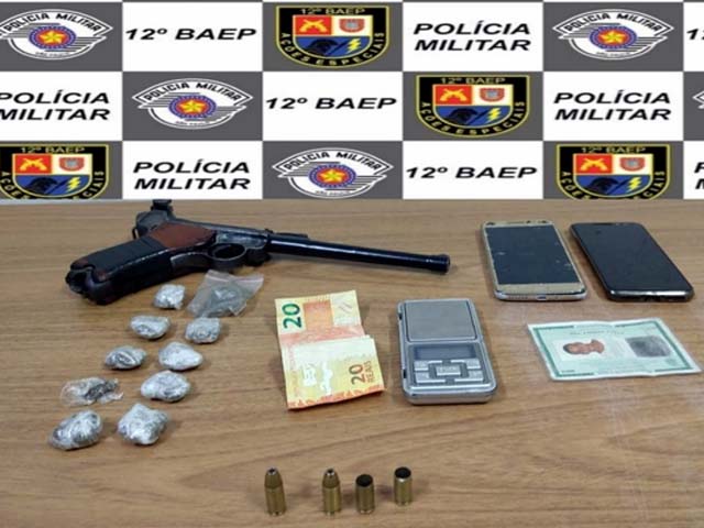Arma de origem alemã usada na Segunda Guerra Mundial foi apreendida pela polícia em Araçatuba (SP) — Foto: Polícia Militar/Divulgação