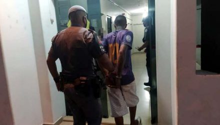 K. R. S., de 18 anos, foi conduzido ao plantão policial, indiciado e permanecendo à disposição da justiça. Foto: MANOEL MESSIAS/Agência