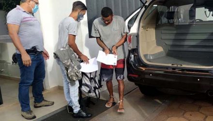 E. H. S., 21 anos, e U. S. S., 24 anos, foram indiciados e presos, acusados de tráfico de droga.. Foto: MANOEL MESSIAS/Agência