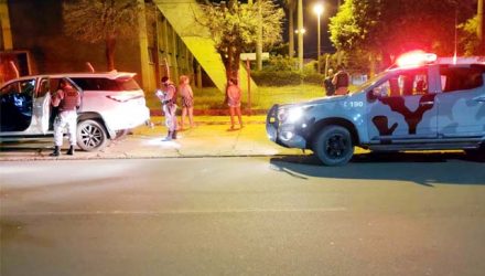 Trio foi detido a bordo de um veículo com registro de furto em Catanduva/SP. 
Fotos: PMMS/Divulgação