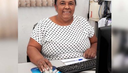 Servidora pública Benedita dos Santos Límoli, a 
"Ditinha",é a voz da Prefeitura. Foto: Secom/Prefeitura