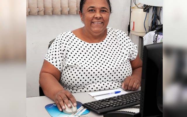Servidora pública Benedita dos Santos Límoli, a 
"Ditinha",é a voz da Prefeitura. Foto: Secom/Prefeitura