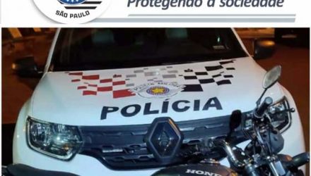 Motocicleta furtada no dia anterior estava na casa do acusado. Foto: PM/Divulgação