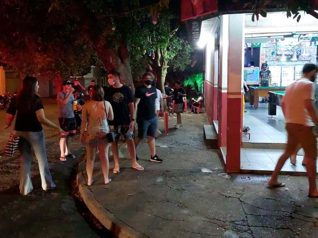 Equipes de fiscalização da Prefeitura de Andradina/SP encontraram bares e tabacarias com aglomeração de pessoas no último sábado (29). Foto: Secom/Prefeitura