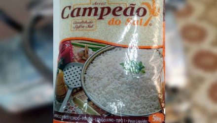 Idosa conseguiu tomar o pacote de arroz furtado pelo neto e ainda acionou a PM. Foto: PM/Divulgação