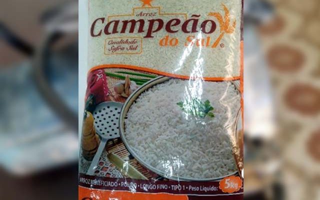 Idosa conseguiu tomar o pacote de arroz furtado pelo neto e ainda acionou a PM. Foto: PM/Divulgação