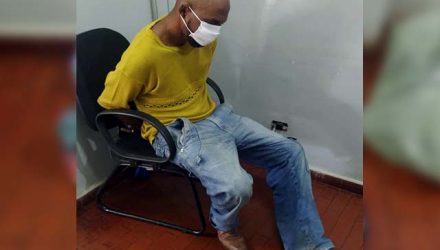 Jean Gilberto Andrade Macário, de 41 anos, foi preso pela PM acusado de furto. Foto: MANOEL MESSIAS/Agência