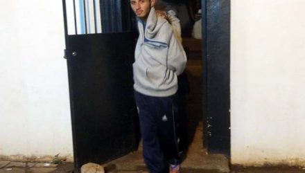 O entregador de salgados J. B. S. F., de 21 anos, foi preso acusado de tráfico de drogas. Foto: MANOEL MESSIAS/Agência