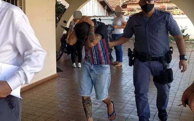 O ajudante geral M. S. A., de 20 anos, foi preso acusado de tráfico de entorpecentes. Foto: MANOEL MESSIAS/Agência