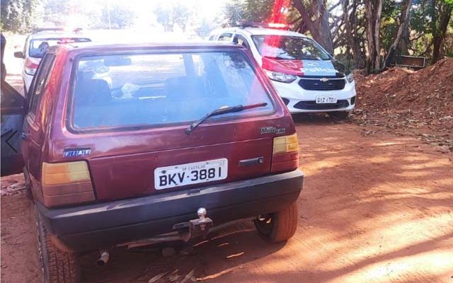 Uno foi localizado pela PM em uma rua no 'fundão' da Vila Mineira. Foto: PM/Divulgação