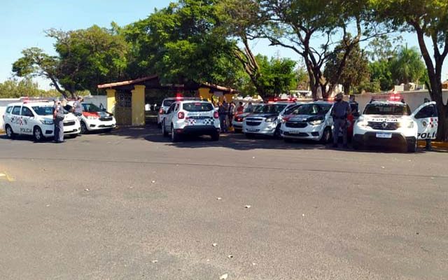 Polícia Militar prestou sua última homenagem ao policial aposentado, vítima de Covid 19. Foto: DIVULGAÇÃO