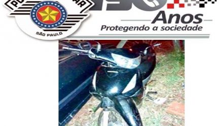 Motoneta Biz foi apreendida no pátio da Rebocar de Andradina. Foto: PM/Divulgação