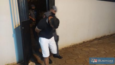 "Xandi" foi flagrado com quase 1 Kg de crack em Guaraçaí. Se batizada (adicionada outras drogas), poderia render até 5 Kg. Foto? MANOEL MESSIAS/Agência