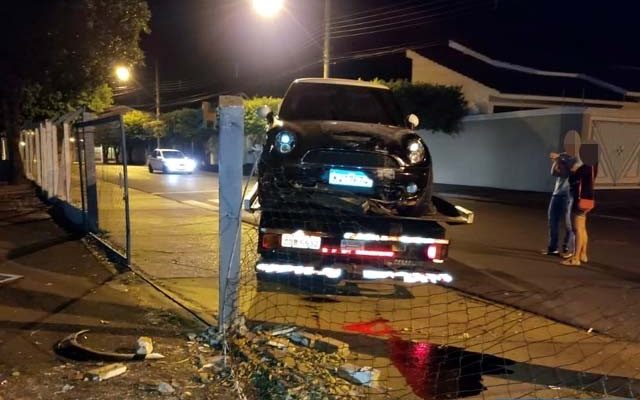 Veículo Culpê sofreu avarias consideráveis na sua parte da frente e lateral direita. Foto: Divulgação