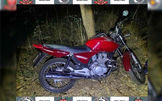 Motocicleta foi furtada na rua Euclides da Cunha, próximo da Av. Rio Grande do Sul, centro. Foto: PM/Divulgação