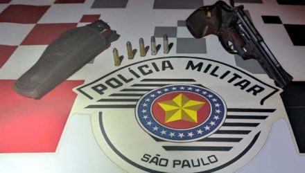 Foi apreendido um revólver Taurus, calibre .38, com 5 munições intactas. Foto: PM/Divulgação