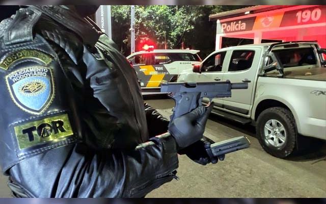 Foi apreendida uma pistola IMBEL, calibre .380 ACP, com 15 munições. Foto:PMRv/Divulgação